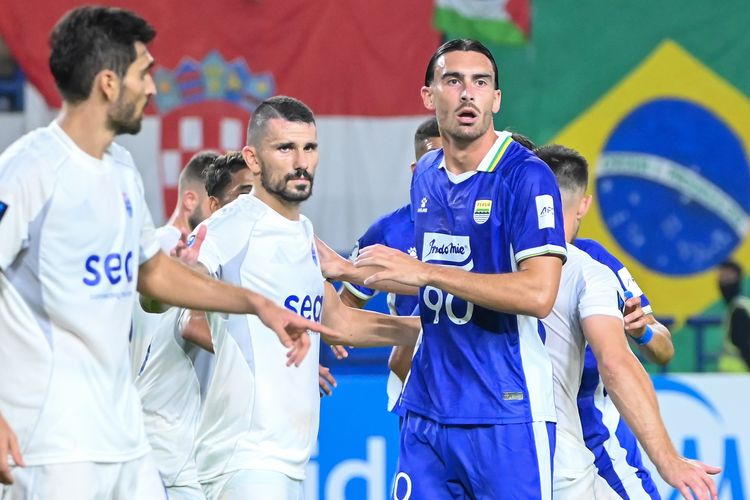 Penyerang Persib Bandung asal Perancis Andrew Jung mulai terkoneksi dalam tim, hadapi jadwal pada di dua kompetisi Super League dan AFC Champions League Two. 