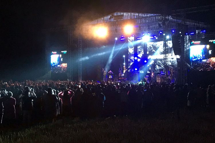 Ratusan orang memadati acara Balkonjazz Festival 2022 di kawasan Balai Ekonomi Desa Perusahaan Gas Negara (Balkondes PGN) Karangrejo, Borobudur, Magelang, Jawa Tengah pada Sabtu (14/5/2022).