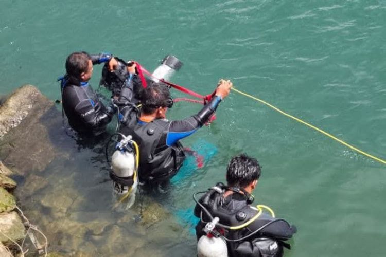 Pencarian Hari Keempat Mahasiswa UNIKA di Danau Toba, Penyelaman Dihentikan Sementara karena Hujan