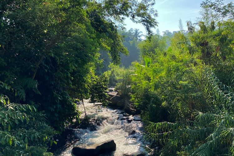 Aliran sungai di Kecamatan Babakan Madang, Kabupaten Bogor, Rabu (26/5/2021).