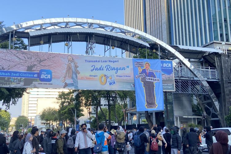 Aksi di Depan Grahadi Surabaya, Massa Suarakan 11 Tuntutan