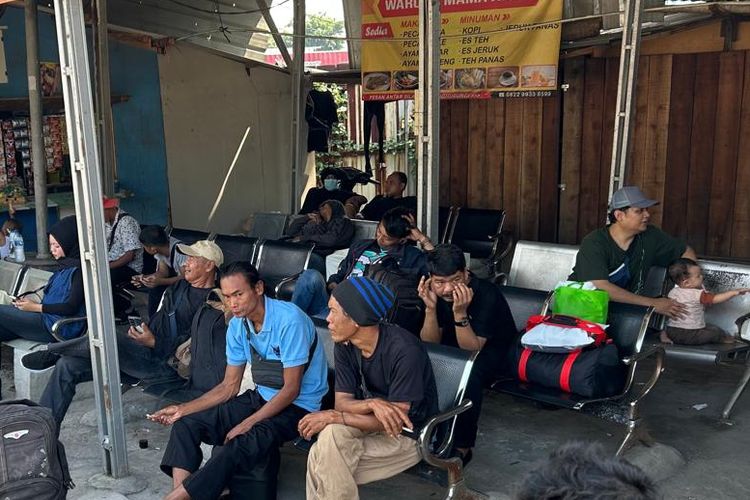 Tak Sanggup Beli Tiket Pesawat, Pemudik Beralih ke Bus Menjelang Lebaran