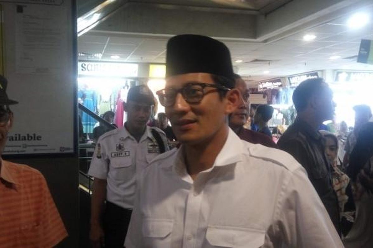 Calon wakil gubernur DKI Jakarta, Sandiaga Uno saat di kawasan Tanah Abang, Jakarta Selatan, Kamis (9/3/2017).