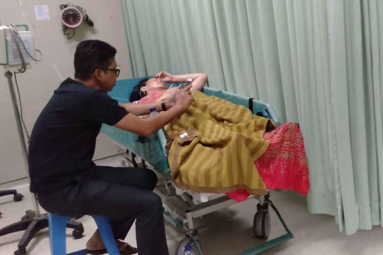 Seorang warga menjalani perawatan di ruang Instalasi Gawat Darurat (IGD) Rumah Sakit Sekayu, Kabupaten Muba lantaran diduga menglami keracunan usai mengkonsumsi mie basah, Jumat (10/5/2019).