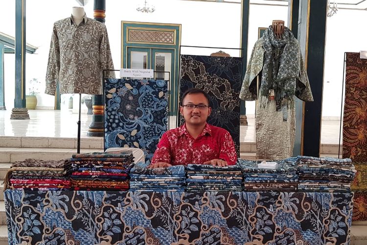 Pemilik usaha batik khas Ngawi motif purba yang bernama Batik Widi Nugraha. 
