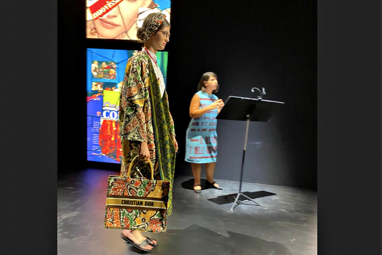 Kain Endek Bali digunakan oleh rumah mode Christian Dior untuk koleksi Spring/Summer 2021.