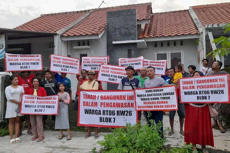 Puluhan warga Perumahan Dinar Indah Semarang Segel Aset milik pengembang