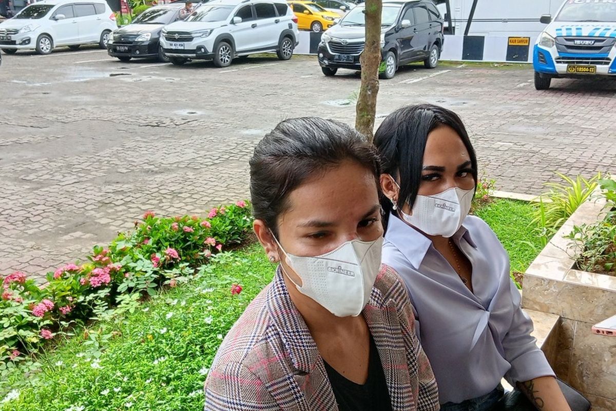 Deca dan Furi, dua waria ini menjadi korban dugaan pemerasan oleh 4 oknum polri yang pada Selasa (11/7/2023) setelah menjadi saksi sidang etik di Bid Propam Polda Sumut.