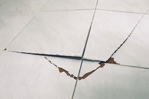 Apakah Paparan Air yang Berlebihan Bisa Merusak Ubin Keramik?