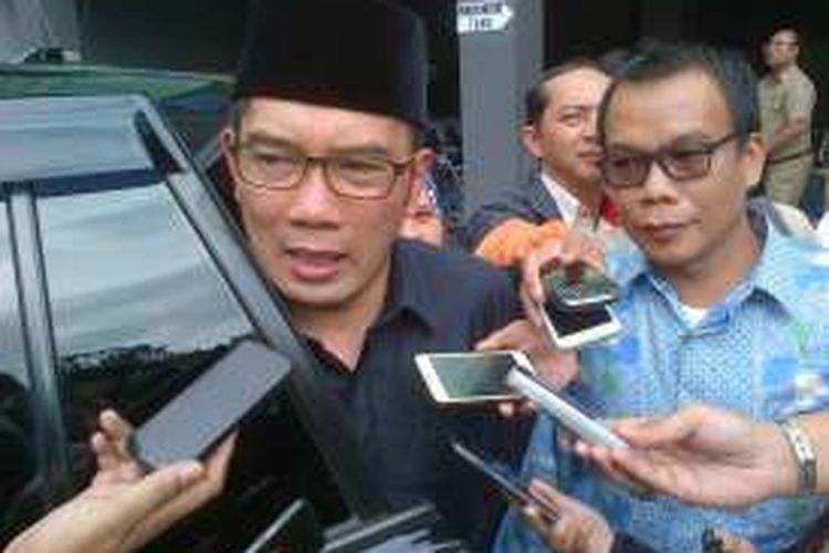 Wali Kota Bandung Ridwan Kamil saat ditemui wartawan di Kantor Kementrian Agama, Jalan Sukarno-Hatta, Senin (28/11/2016). KOMPAS.com/DENDI RAMDHANI 