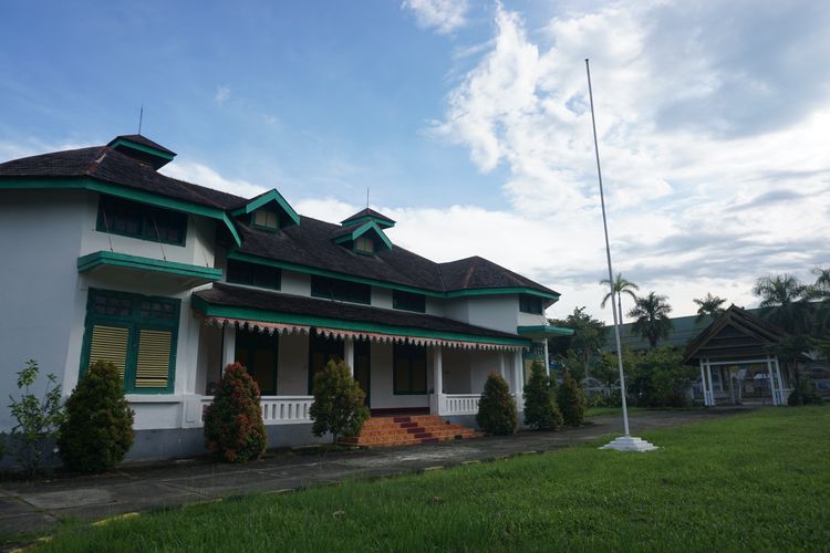 Bagian depan Istana Datu Luwu di kota Palopo, Sulawesi Selatan.