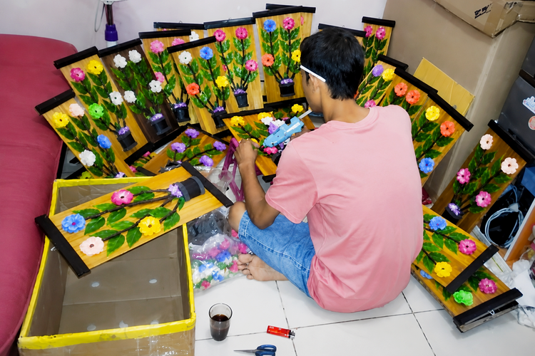 Dari Gemar Menggambar, Memungut Sampah di Kali, Iwan Bawa Karya Daur Ulang ke Ajang Asia