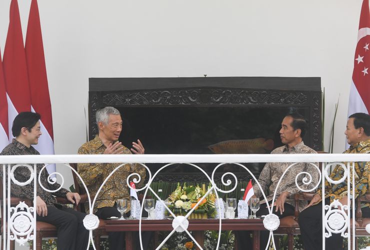 Saat Jokowi dan PM Lee Saling Kenalkan Calon Penerusnya