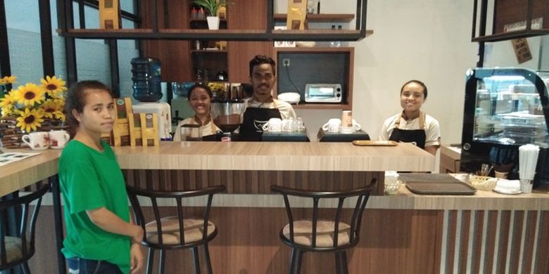 Kafe La Bajo Flores Coffee di Jalan Soekarno Hatta, Kampung Tengah, Labuan Bajo, Kabupaten Manggarai Barat, Nusa Tenggara Timur.