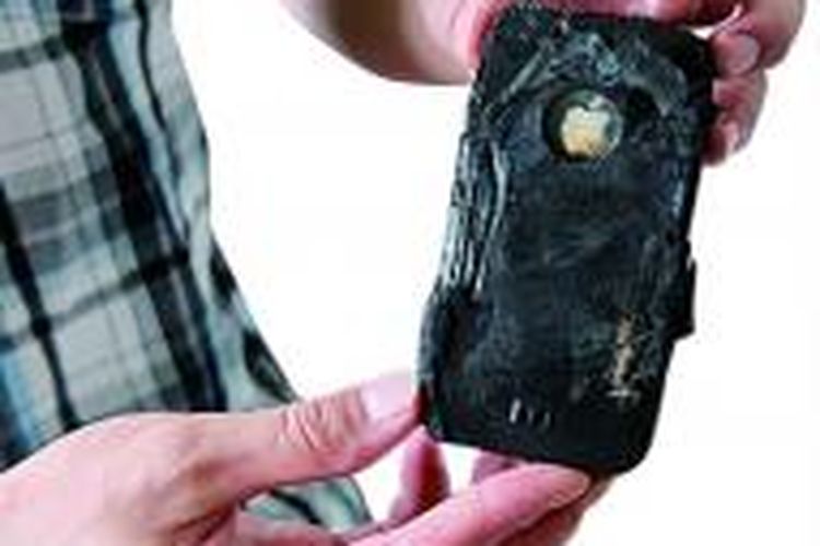 iPhone 4 terbakar