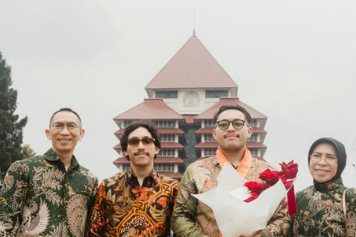 Melly Goeslaw Rayakan Wisuda Putra Bungsu dengan Pesan Haru di Media Sosial