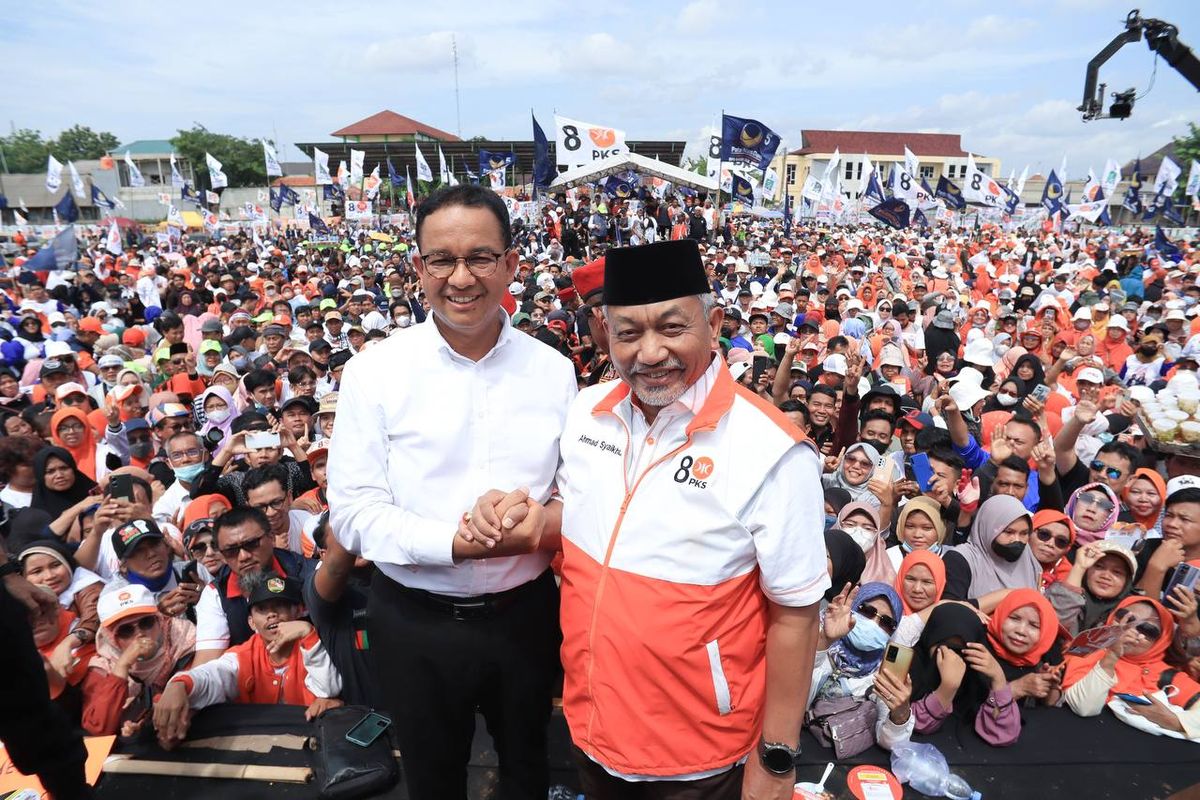 Presiden Partai Keadilan Sejahtera (PKS) Ahmad Syaikhu bersama capres nomor urut 1 Anies Baswedan.