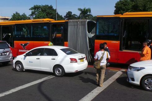 Bus Transjakarta Gandeng yang Patah Buatan PT INKA