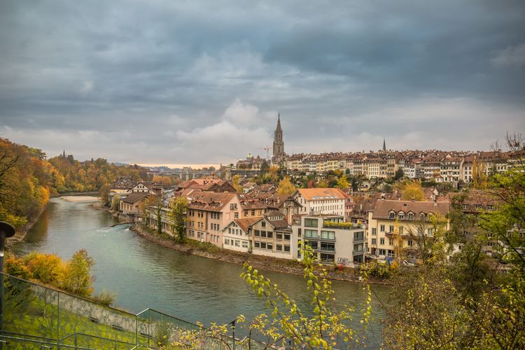 Ilustrasi Sungai Aare di Bern, Swiss.