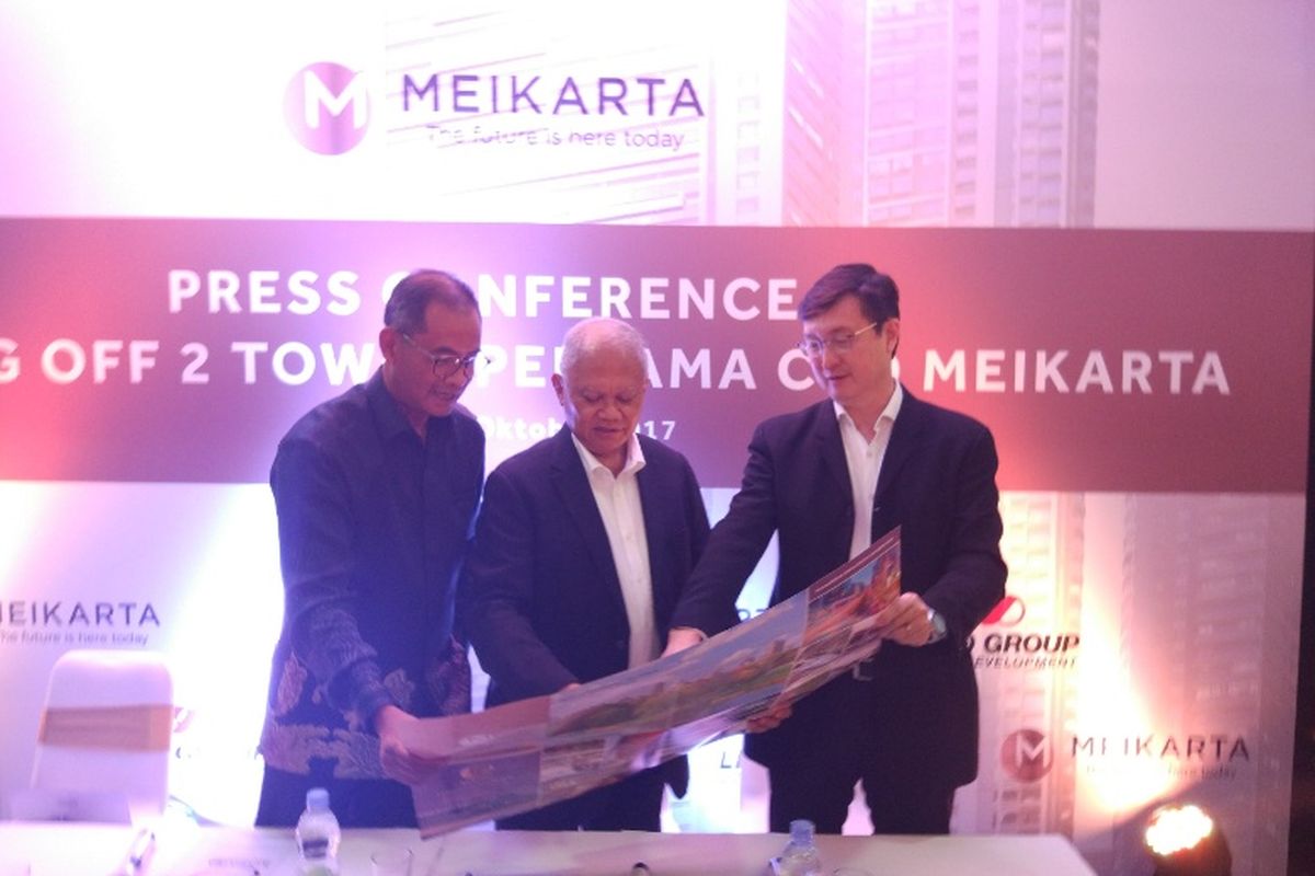 Direktur PT Lippo Karawaci Tbk Danang Kemayan Jati, Presiden Meikarta, Ketut Budi Wijaya dan Chief Marketing Officer Lippo Homes Jopy Rusli, saat konferensi pers di Lippo Mall Kemang, Kamis (26/10/2017).