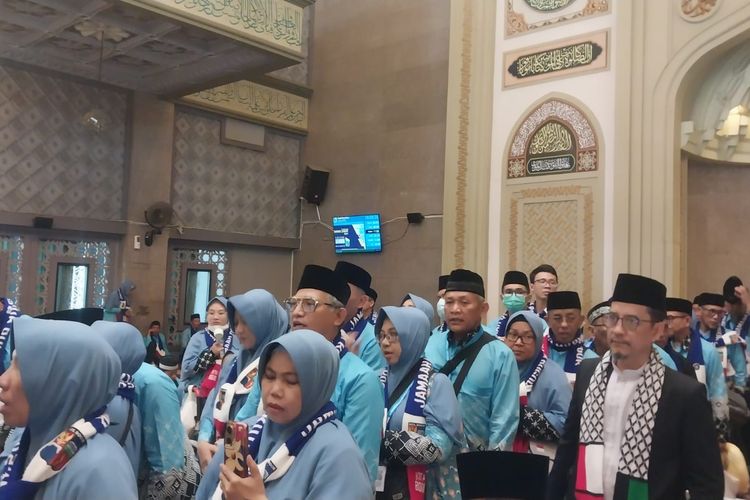 Dibiayai Grup Pengajian, Penantian 12 Tahun Jemaah Haji Bogor Ini Akhirnya Terbayar