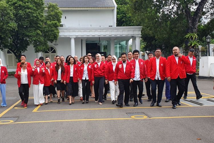 Pengurus Partai Keadilan dan Persatuan Indonesia (PKPI) menemui Presiden Joko Widodo di Istana Kepresidenan, Jakarta, Senin (29/7/2019). 