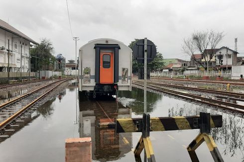 Jalur Rel Kereta Api Semarang Tawang Alastua Masih Terendam Genangan Air