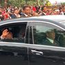 Usai Upacara Penurunan Bendera Merah Putih, Wapres Ma'ruf Amin Sapa Warga dari Mobilnya