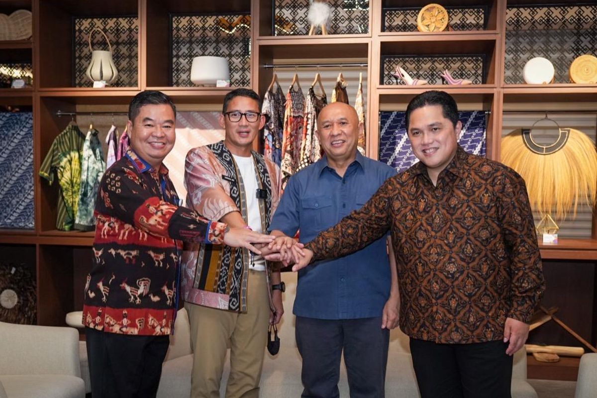 Empat menteri yakni Menteri Koperasi dan UKM (MenKopUKM) Teten Masduki, Menteri BUMN Erick Thohir, Menteri Pariwisata dan Ekonomi Kreatif (Menparekraf) Sandiaga Uno, serta Menteri Dalam Negeri (Mendagri) Tito Karnavian.