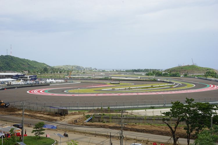 View dari bukit yang terletak di sisi kiri area depan Sirkuit Mandalika.