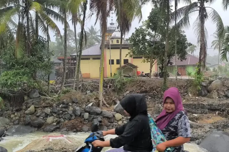Cerita Mencekam Warga Kampung Guo Padang Saat Terjebak Banjir Tanpa Jalur Evakuasi