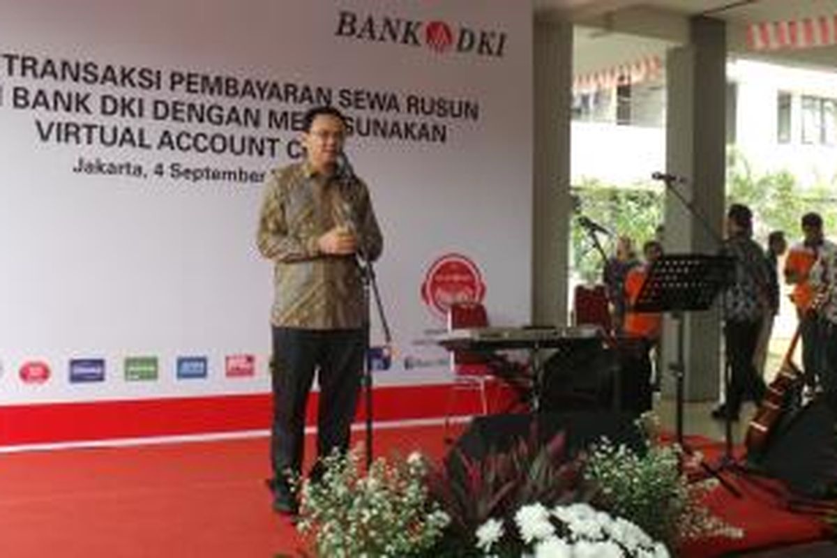 Wakil Gubernur DKI Jakarta Basuki Tjahaja Purnama saat meresmikan kartu virtual account kepada penghuni Rusunawa Marunda, Jakarta Utara, Kamis (4/9/2014).