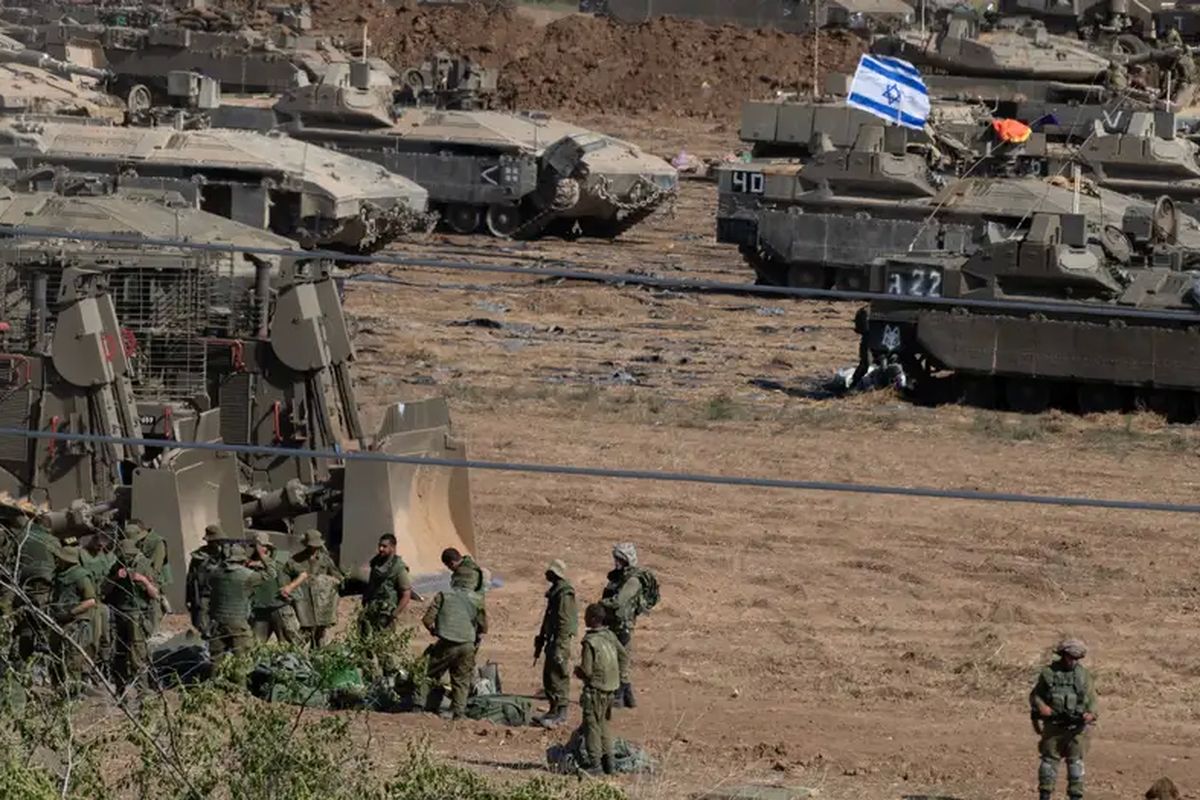 Militer Israel di perbatasan ke Jalur Gaza.