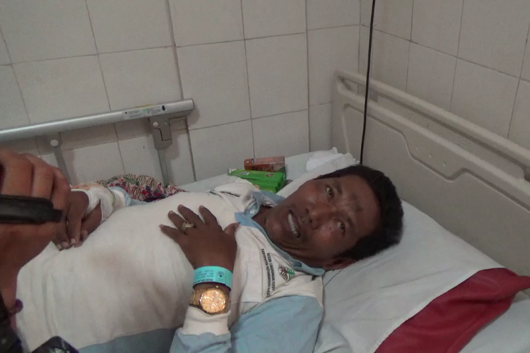 Ruslan Bibit (59), penumpang korban KM Dharma Kencana II yang terbakar, masih menjalani perawatan di RSUD Sultan Imanuddin Pangkalan Bun.