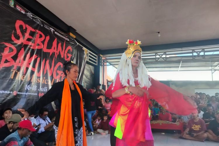 Mbah Supani saat menarikan ritual Seblang yang kedua kalinya 