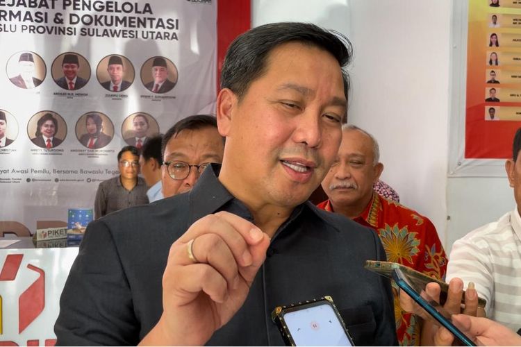 Usai jalani klarifikasi, Wakil Gubernur Sulawesi Utara Steven Kandouw saat diwawancara doorstop oleh wartawan di Kantor Bawaslu Sulut, Selasa (23/1/2024) pukul 16.43 Wita.