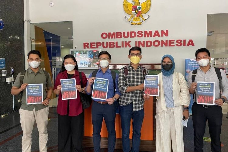 Korban Tindak Kekerasan (KontraS), Indonesia Corruption Watch (ICW), dan Perkumpulan untuk Pemilu dan Demokrasi (Perludem) melaporkan Menteri Dalam Negeri Tito Karnavian ke Ombudsman RI, Jumat (3/6/2022), sehubungan dengan pengangkatan penjabat kepala daerah yang tidak transparan