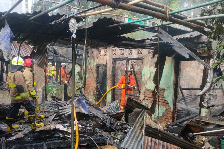 Permukiman warga di Karet Tengsin, Tanah Abang, Jakarta Pusat terbakar akibat adanya korsleting listrik pada Senin (14/3/2022).