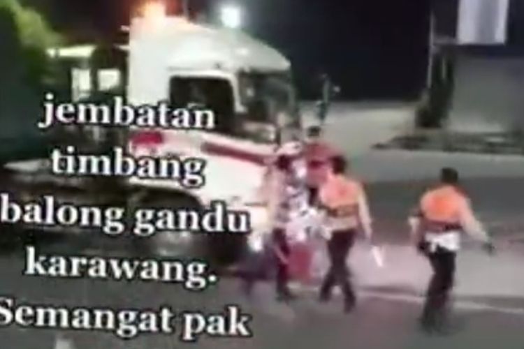 Tangkapan layar video sopir truk kontainer enggan menggarahkan kendaraan ke Jembatan Timbang Balonggandu, Jatisari, Karawang, Jawa Barat.