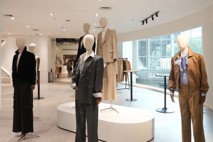 Hartono Gan Hadirkan Capsule Wardrobe dalam Koleksi Ready to Wear Perdananya