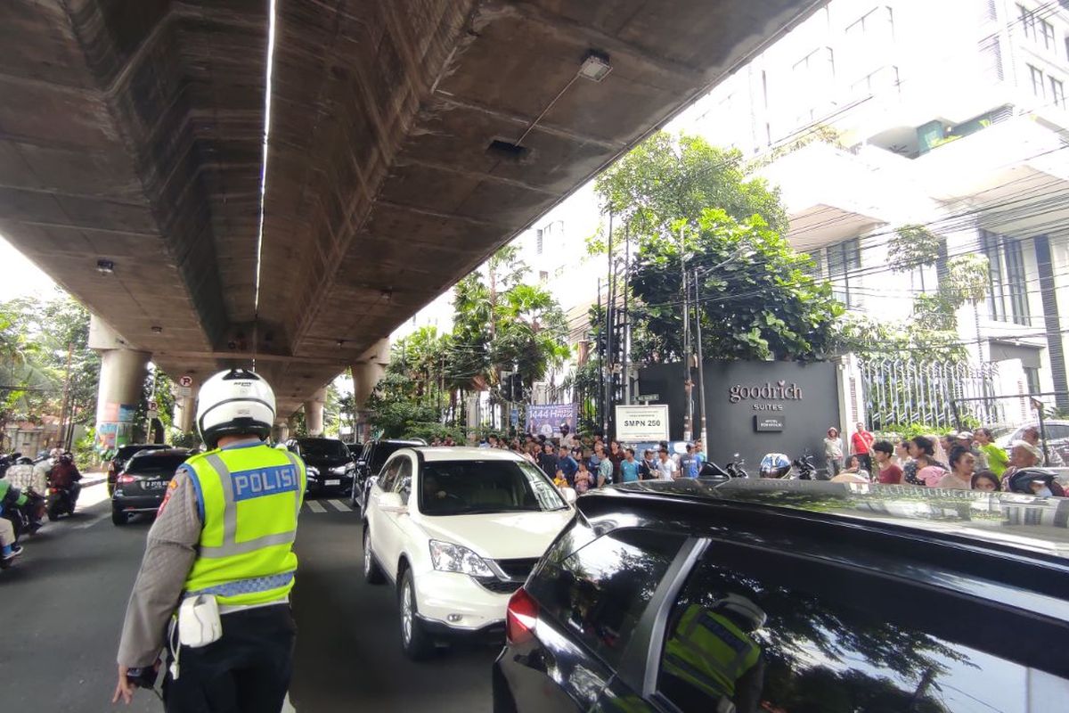 Penampakan putaran balik atau u-turn di Jalan Pangeran Antasari yang ditutup pada Kamis (30/3/2023). 