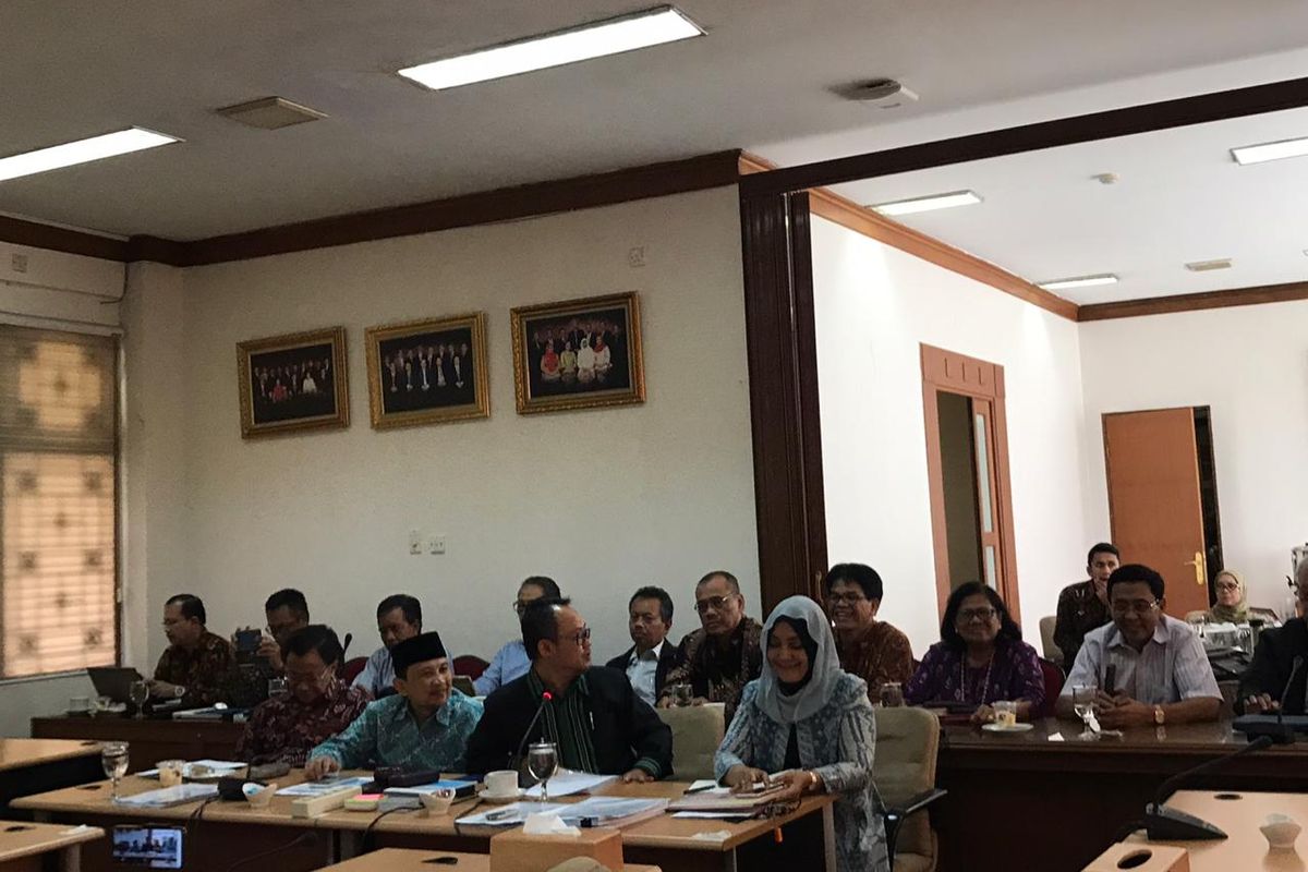 Jajaran Badan Standar Nasional Pendidikan saat jumpa pers Revisi POS UN Tahun Pelajaran 2019/2020 di Jakarta, Selasa (21/1/2020).