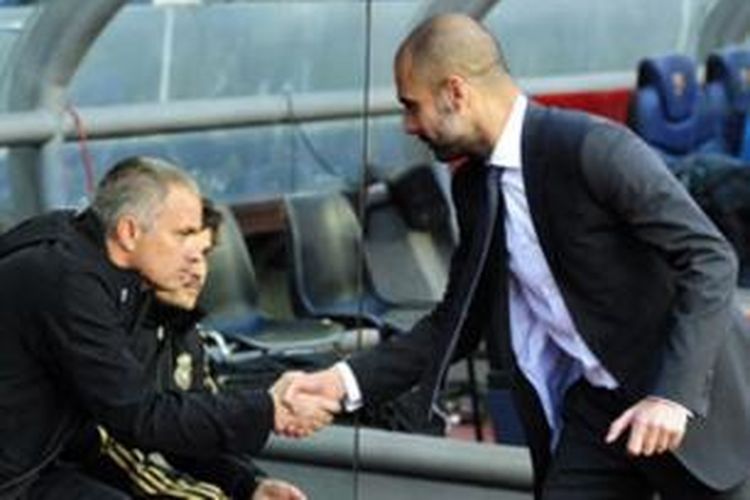 Pelatih Jose Mourinho dan Josep Guardiola. 
