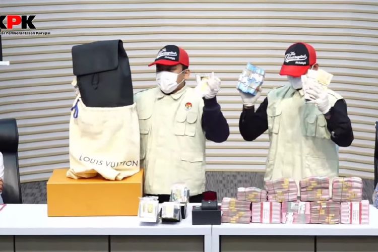 Komisi Pemberantasan Korupsi (KPK) barang bukti senilai Rp 40,5 miliar yang disita dalam Operasi Tangkap Tangan (OTT) kasus importasi di Bea Cukai, Kamis (5/2/2026).