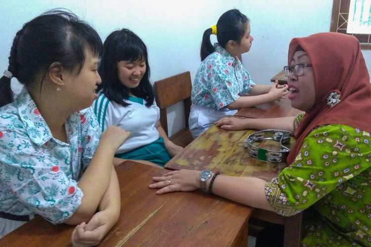 Kondisi kelas saat guru mengajar Anak Berkebutuhan Khusus (ABK) pada Kamis (21/6/2018) di Sekolah Dasar Luar Biasa C Dian Kusuma, Kebon Jeruk, Jakarta Barat 