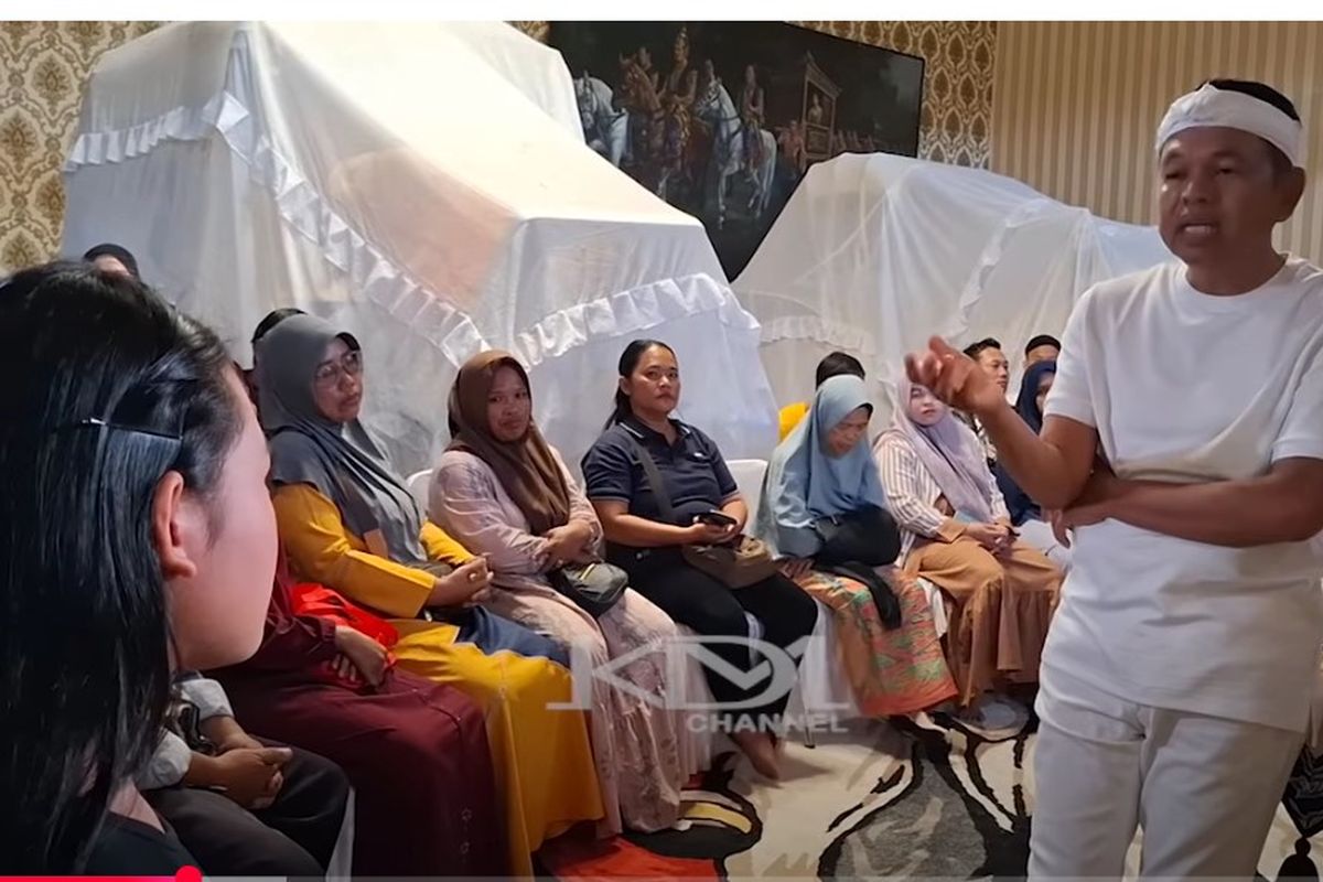 Gubernur Jawa Barat Dedi Mulyadi terlibat perdebatan dengan seorang remaja wanita lulusan SMA asal Bekasi, Jabar, dalam sebuah pertemuan.