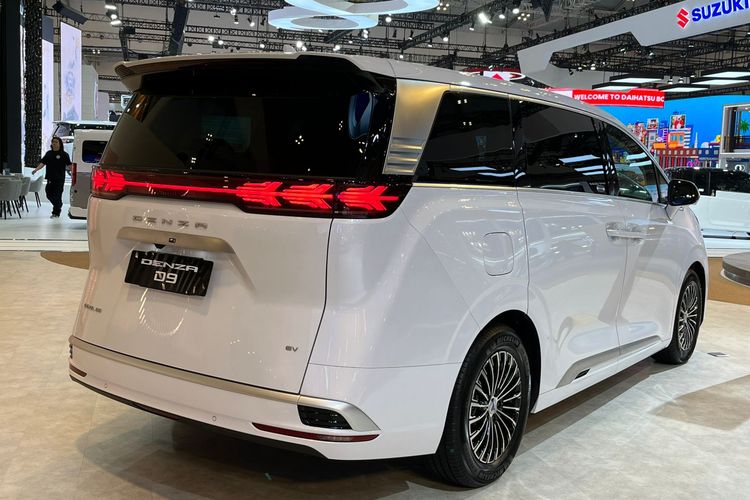 Denza D9