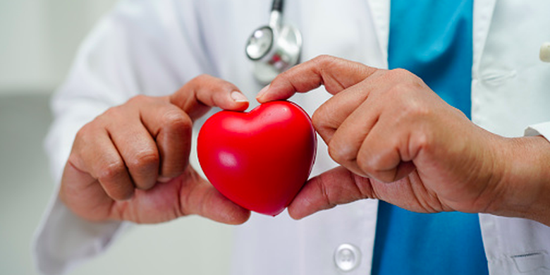 Ilustrasi manfaat buah kiwi bagi kesehatan jantung.