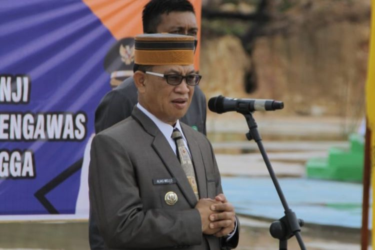 Bupati Lingga, Alias Wello berang gara-gara Dinas Penanaman Modal dan Pelayanan Terpadu Satu Pintu (PTSP) Provinsi Kepulauan Riau (Kepri) menerbitkan izin lingkungan perkebunan kelapa sawit seluas 13.561,55 Ha di Lingga.