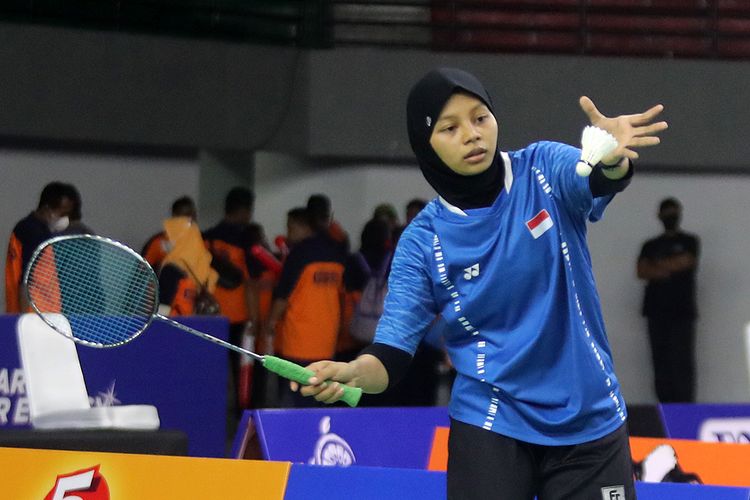 Wakil Indonesia, Qonitah, saat tampil pada perempat final Indonesia Para Badminton International 2022 di GOR Among Rogo, Yogyakarta, Kamis (25/8/2022).